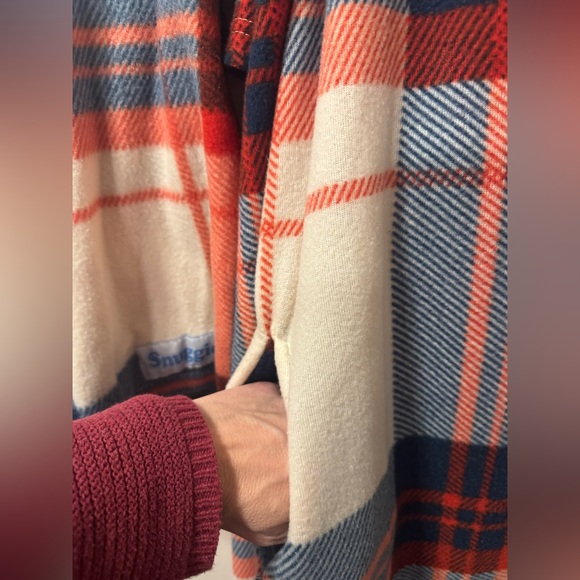 SNUGGIE! Authentic, single person off-white, red & blue plaid fleece.
O/S EUC - Picture 5 of 10